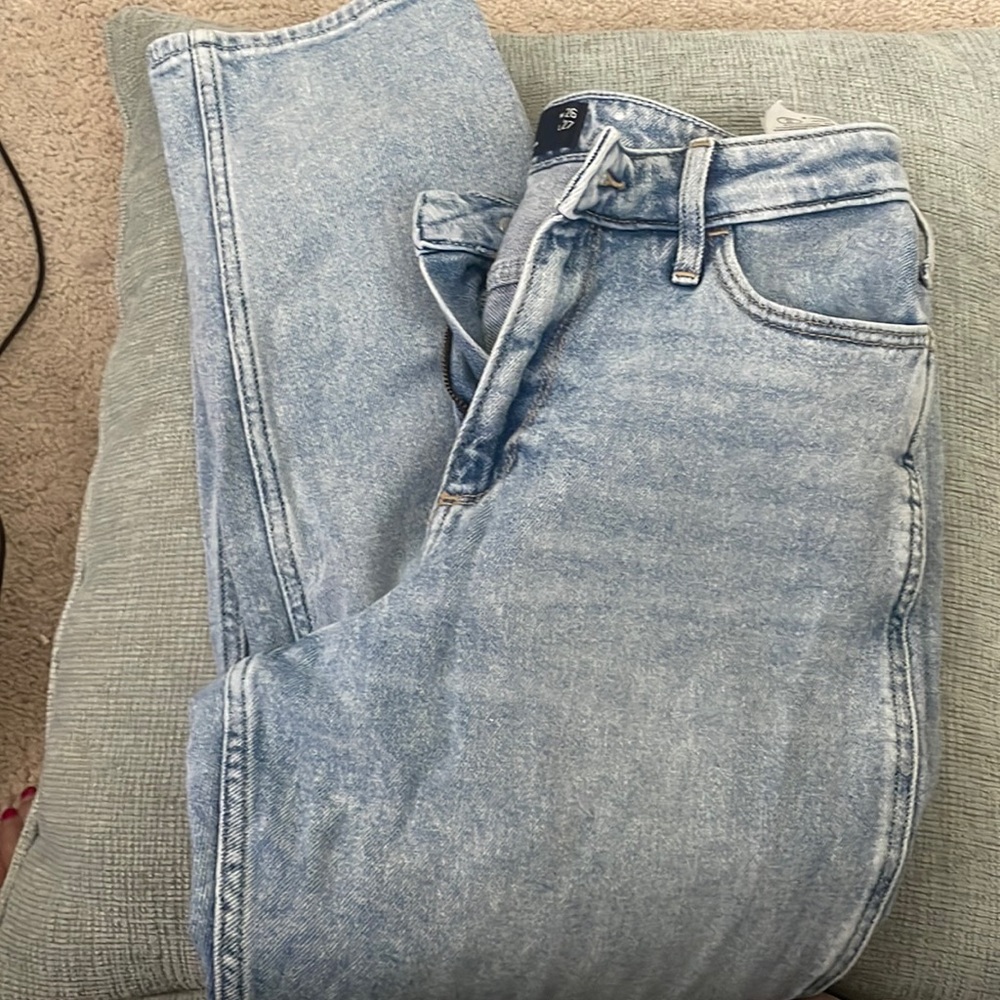 Hollister Curvy High Rise mom jean